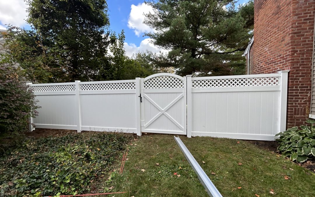 NewEngland-Suburban-style-Tongue-Groove-PVC-Privacy-Fence
