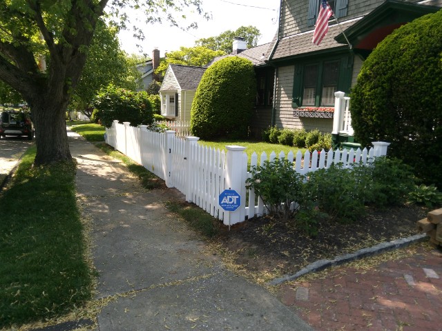 PVC-picket-fence