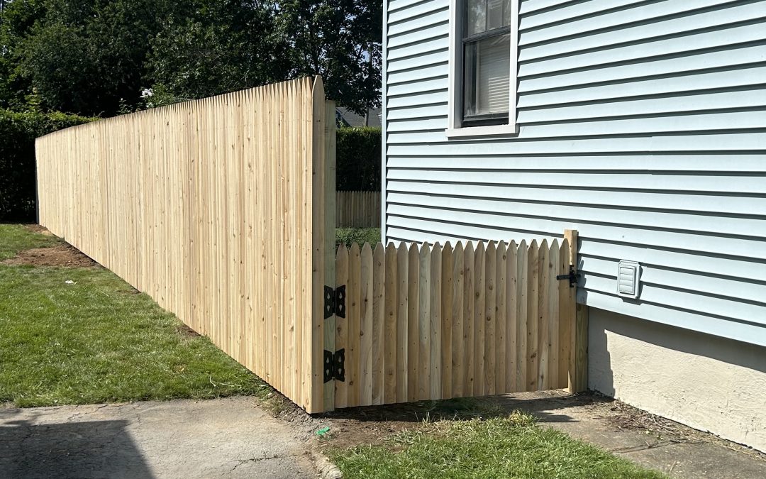 cedar-pioneer-style-fence