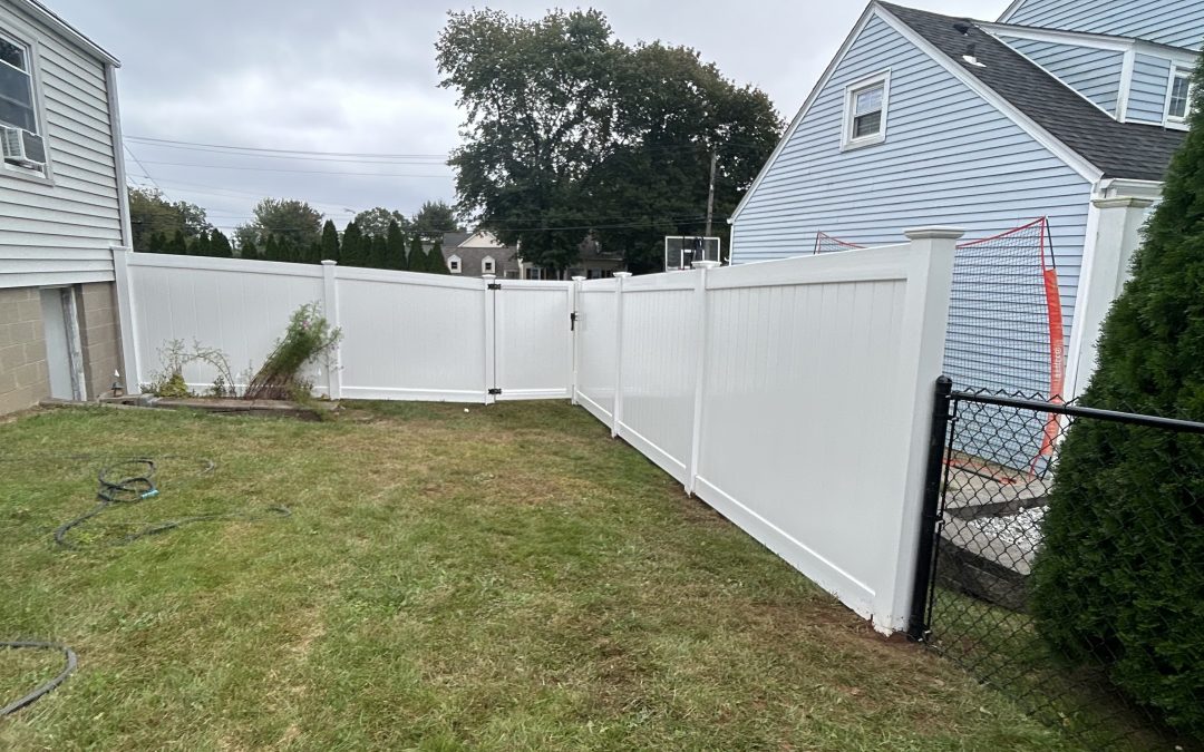 pvc-privacy-fence-chain-link